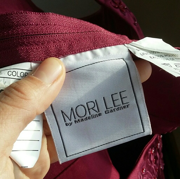 Wine red brides maid top, shirt, and shoulder cover set. - Picture 4 of 7